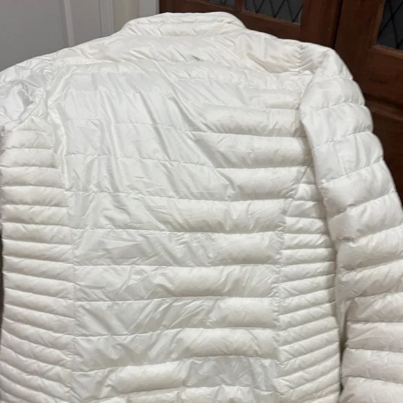 Patagonia Women's White Puffer Jacket - Picture 3 of 6